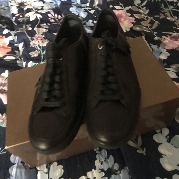 Men Gucci Sneakers - Picture 1 of 2